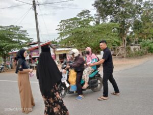 Sentuhan Humanis Prodi Hukum IAI Rawa Aopa: Berbagi Takjil dan Edukasi Halal